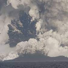 Violent eruption of underwater volcano ...