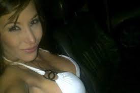 A modelo e atriz venezuelana Karla Osuna, 21, foi presa em setembro de 2012 após a polícia da Venezuela encontrar 200 quilos de cocaína em sua camionete. - 16out2013---a-modelo-e-atriz-venezuelana-karla-osuna-21-foi-presa-em-setembro-de-2012-depois-que-a-policia-do-pais-encontrou-200-kg-de-cocaina-em-sua-camionete-1381937942968_300x200