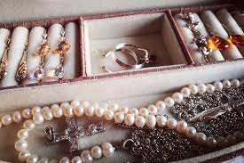expert tips for storing silver jewelry