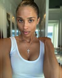 ciara goes bare faced and more of the
