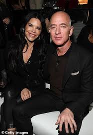 But his girlfriend was returned in front of his house. Jeff Bezos Wins Defamation Lawsuit Against His Girlfriend Laura Sanchez S Brother Internewscast