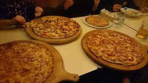Таледжио, горгонзола, моцарелла, базилик и раклет (22 см). 45cm Pizza S Vs 32cm Picture Of Pizzeria Rucola Krakow Tripadvisor
