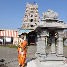 Tempel the moon lit our path, released 16 june 2015 1. Hindus Zeigen Am Tempel In Hamm Uentrop Schrein Fur Guru Adi Shankara Hamm