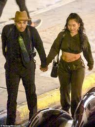 Chris brown is a 32 year old american singer. Chris Brown Holds Hands With Ex Girlfriend Ammika Harris On The Set Of Music Video Daily Mail Online