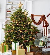 how to put lights on a christmas tree