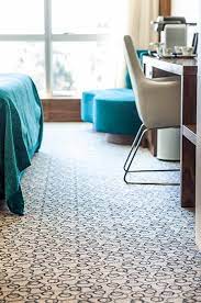 wall to wall carpets vs carpet tiles