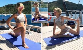 Shop women's calia by carrie underwood green size s leggings at a discounted price at poshmark. Marla Maples Does Yoga On A Yacht In The Caribbean
