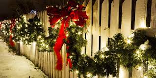 decorate your fence for the holidays