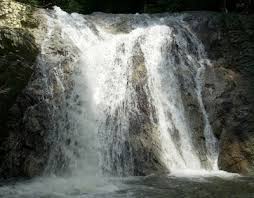 Tekaan telu waterfall is located in tomohon. Bahejabella