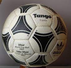 Dışarıda kullanmak için halı saha futbol topu arayanlar için ise ideal numara 4 numara futbol topu olacaktır. Dunya Kupasinda Kullanilan Toplar Top Arsivi