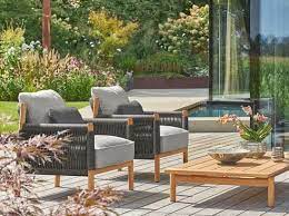 Für eine perfekte gartengestaltung haben wir uns deshalb ebenfalls auf die ausstattung mit einrichtungsgegenständen von terrassen, dachterrassen , poolanlagen und loungebereichen spezialisiert. Exklusive Gartenmobel Online Kaufen Garpa