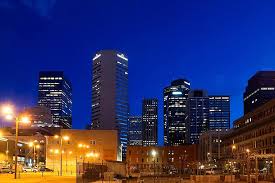 Denver) е столицата на щата колорадо, окръжен център в окръг денвър, съединените американски щати. Sash Denvr Skyscrape Gradski Grad Amerika Kolorado Nosh Noshen Izgled Pikist