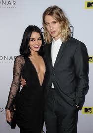 A zine about austin butler, with news, pictures, and articles. Austin Butler And Vanessa Hudgens Bad Kids With Great Hair Gq