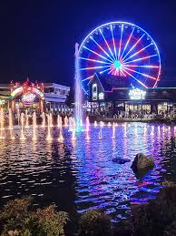 restaurants at the island pigeon forge