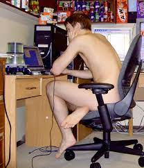 One in 10 employees enjoy working from home in the nude
