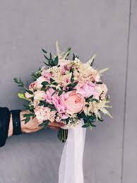 Свадебный букет с гортензией и пионовидной розой - купить с доставкой от  ElitBuket