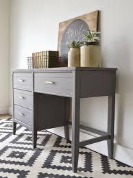 painting furniture with deco art chalky