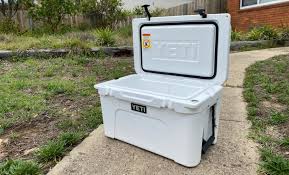 who makeanufactures yeti coolers