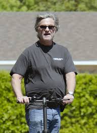 Kurt vogel russell (born march 17, 1951) is an american actor. Kurt Russell Riding A Scooter In La March 2017 Popsugar Celebrity