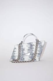 Distortion handbag