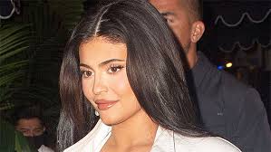 kylie jenner goes makeup free shows