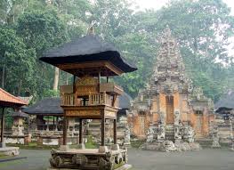 Villa adalah tempat tinggal yang biasanya digunakan sementara di kawasan pegunungan atau pedesaan yang jauh dari pusat kota sebagai persinggahan saat liburan. Balinese Temple Wikipedia