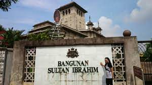 The building was constructed between 1936 and 1939 and was. Bangunan Sultan Ibrahim Picture Of State Secretariat Building Johor Bahru Tripadvisor