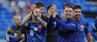 Moreno schiesst foulelfmeter an den pfosten. Euro 2020 Slowakei Mit 2 1 Erfolg Gegen Polen Spanien Schweden Torlos Wiener Zeitung Online