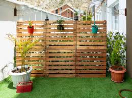 18 pallet fence ideas that cost next to