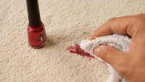 Allerdings gilt, umso frischer der fleck, umso leichter lässt er sich haben sie kaffee auf den teppich verschüttet, hilft in den meisten fällen reiner alkohol, um den fleck rückstandslos zu entfernen. How To Get Nail Polish Out Of Carpet And Clothes Carpet Cleaning Hacks Carpet Cleaning Pet Stains How To Clean Carpet