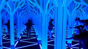 mirror maze at the chicago museum of