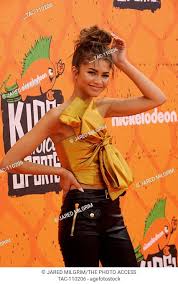 zendaya arrives at nickelodeon 2016