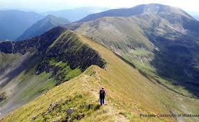 Vârful moldoveanu este vârful muntos cel mai înalt din românia, situat în masivul făgăraș, județul argeș.altitudinea sa este 2544 metri.din cauza piscurilor montane din jurul său, majoritatea de peste 2.400 de metri, vârful moldoveanu este vizibil doar de pe creasta făgărașului sau din aer, spre deosebire de multe din principalele vârfuri ale lanțului făgărășan, care sunt. Stana Lui Burnei Peisajele Calatorului