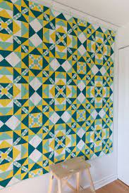 Best Diy Picture Rail Quilt Hanger For