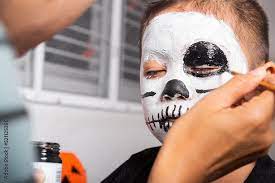 getting makeup halloween face painting