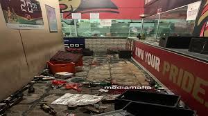 Reports of looting and destruction in two more provinces, the northern cape and mpumalanga, was confirmed by police on tuesday evening. 11 Arrested In Cape Town After Liquor Store Looted Voice Of The Cape