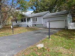 4 cobblewood dr mount pocono pa 18344