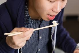 Simple trick to make using chopsticks easier. Chopsticks Are The Ultimate Tool For Snacking At Your Computer