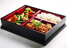 Nasi box yang modern dan kekinian ini bukan lagi nasi yang ada seperti disebuah hajatan berbentuk box persegi empat,melainkan nasi yang didesain unik,simpel dan mudah dibawa oleh siapa saja. Menu Nasi Kotak Sederhana Markaz Catering Catering Pastry
