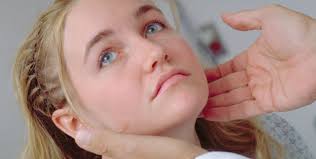 When the swelling in lymph node persists and is associated with other symptoms, such as weight loss, fever or night sweats with no other sign of infection, then it imperative to seek immediate medical evaluation. Swollen Neck Glands May Indicate Cancer