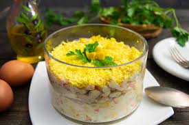 Крабовый салат с кукурузой и плавленым сыром — Ботаничка