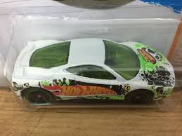 Vehicle measures approximately 3 inches long. Pin En Hot Wheels