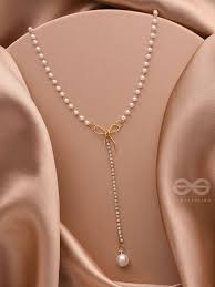 pearl and bow detailed necklace
