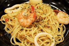 No two spaghetti aglio e olio recipes are alike, but this one is pretty true to the classic method. Resepi Spaghetti Aglio Olio Seafood Resepi Bonda
