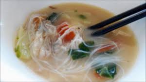 I used to both work and live just five minutes down the road from maxwell centre, so their number 2 — the fish meat bee hoon — became a staple of my. Fish Bee Hoon Soup é­šç±³ç²‰æ¹¯ Youtube