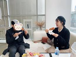 Fra wikipedia, den gratis encyklopædi. Pregnancy Han Ji Hye Husband And Hot Dog Date The Cramps Taste Like A Mountain