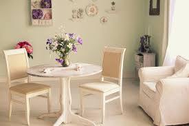 how to bring the shabby chic design to