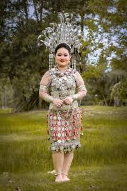 Gambar dan nama pakaian adat tradisional dari 33 provinsi yang ada di indonesia. Pakaian Tradisional Kaum Iban Perempuan