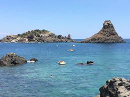 Aci trezza is a small fraction of aci castello, characterized by the presence of a small marina, which every day hosts the boats of local fishermen, . Die Top 10 Aktivitaten Nahe Hotel Eden Riviera Acitrezza Tripadvisor