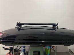 car roof box and universal roof rack